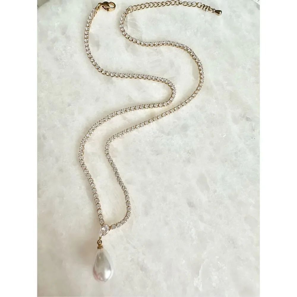 Elegant cubic zirconia pearl drop necklace 